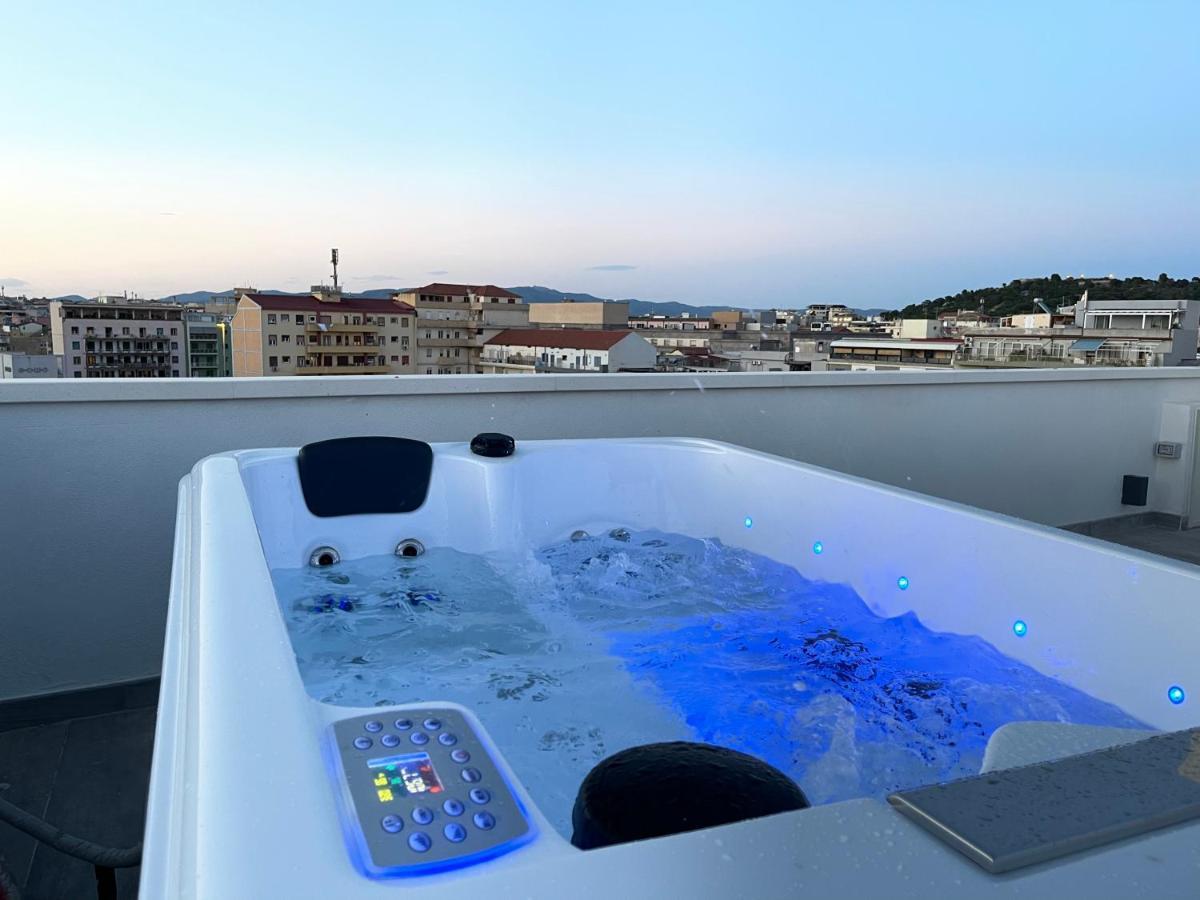 18 Dante Luxury Suites Cagliari Bagian luar foto